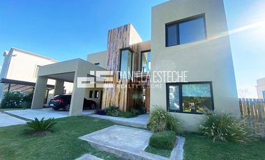 Casa en El Canton Barrio Golf
