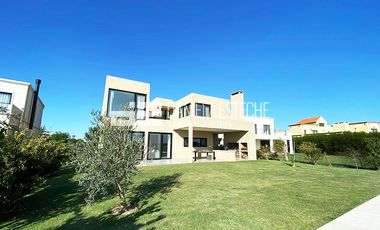 Casa en El Canton Barrio Golf