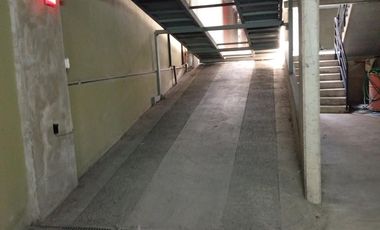 Oportunidad Venta Cochera Cubierta Sobre Avenida. Lourdes
