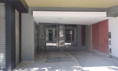 Oportunidad Venta Cochera Cubierta Sobre Avenida. Lourdes