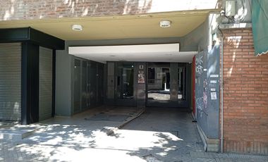 Oportunidad Venta Cochera Cubierta Sobre Avenida. Lourdes