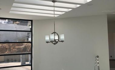 Casa en venta con amplios espacios  (Bosque Real)