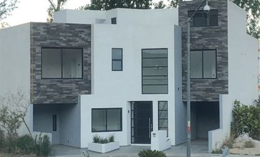 Casa en venta con amplios espacios  (Bosque Real)