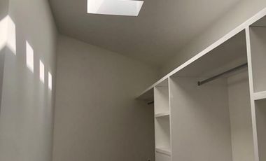 Casa en venta con amplios espacios  (Bosque Real)