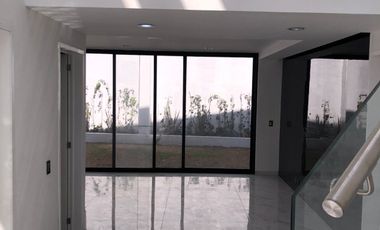 Casa en venta con amplios espacios  (Bosque Real)