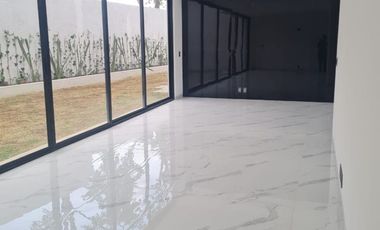 Casa en venta con amplios espacios  (Bosque Real)