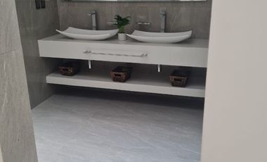 Casa en venta con amplios espacios  (Bosque Real)