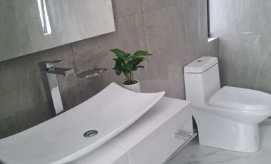Casa en venta con amplios espacios  (Bosque Real)
