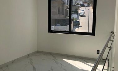 Casa en venta con amplios espacios  (Bosque Real)