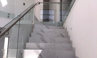 Casa en venta con amplios espacios  (Bosque Real)