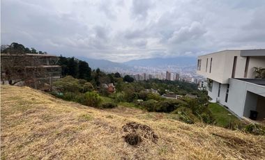 HERMOSO LOTE CON VISTA A LA CIUDAD A LA VENTA EN UNIDAD CERRADA