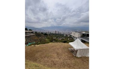 HERMOSO LOTE CON VISTA A LA CIUDAD A LA VENTA EN UNIDAD CERRADA