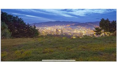 HERMOSO LOTE CON VISTA A LA CIUDAD A LA VENTA EN UNIDAD CERRADA