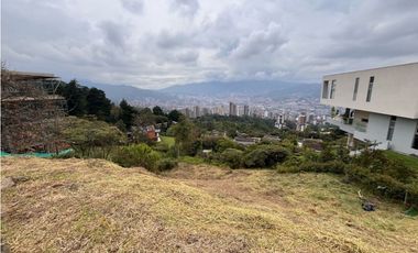 HERMOSO LOTE CON VISTA A LA CIUDAD A LA VENTA EN UNIDAD CERRADA