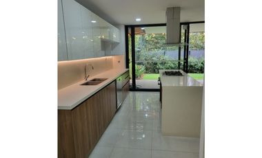 Casa Duplex en Arriendo en Envigado Sector La Calleja