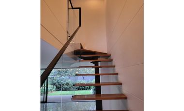 Casa Duplex en Arriendo en Envigado Sector La Calleja