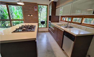 Casa Independiente en Arriendo Envigado sector Loma de las Brujas