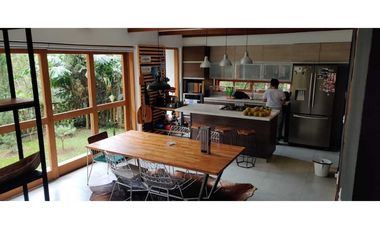 Casa Independiente en Arriendo Envigado sector Loma de las Brujas