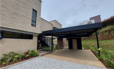 Casa en Arriendo Envigado Sector Loma del escobero