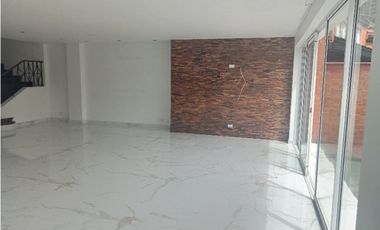 Casa Duplex en arriendo Envigado Sector Loma del Esmeraldal