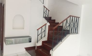 Casa Duplex en arriendo Envigado Sector Loma del Esmeraldal