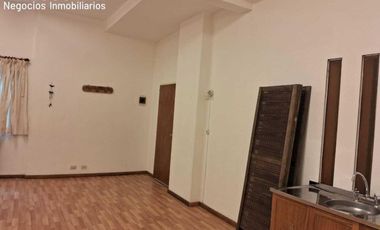 Venta de departamento de 34mt2 con pequeño patio interno, en planta baja.