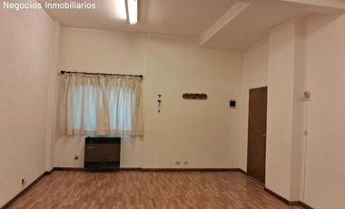 Venta de departamento de 34mt2 con pequeño patio interno, en planta baja.