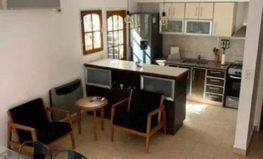 Casa en venta - 3 dormitorios 1 baño toilette - patio terraza- Villa Sarmiento