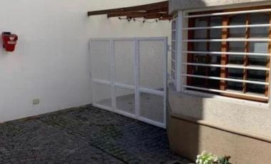 Casa en venta - 3 dormitorios 1 baño toilette - patio terraza- Villa Sarmiento