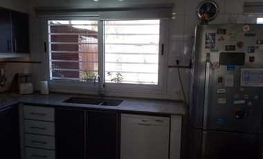 Casa en venta - 3 dormitorios 3 baños  - 400mts2 - Adrogue