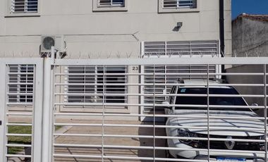Casa en venta - 3 dormitorios 3 baños  - 400mts2 - Adrogue