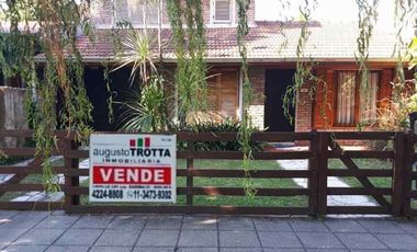 Casa 6 ambientes en venta en Berazategui