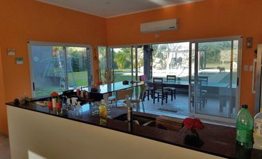 Casa en venta - 4 dormitorios 2 baños 1 toilette - 1600mts2- General Rodriguez