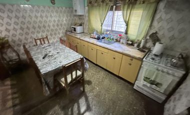 Departamento tipo casa al frente de 3 ambientes - Wilde