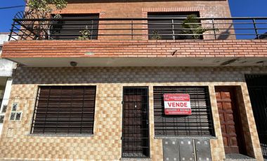 Departamento tipo casa al frente de 3 ambientes - Wilde