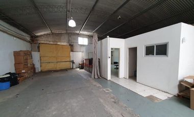Galpón en venta en  Bernal Oeste