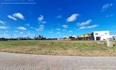 Lote en venta de 702 metros dentro de la isla  en Villalobos - Pueblos del Plata