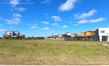 Lote en venta de 702 metros dentro de la isla  en Villalobos - Pueblos del Plata