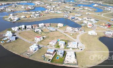 Lote en venta de 702 metros dentro de la isla  en Villalobos - Pueblos del Plata