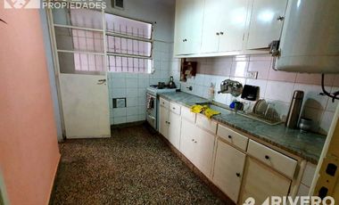 CASA EN VENTA EN TIGRE - A CUADRAS DE RUTA 202