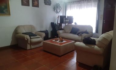 Casa en venta - 2 dormitorios 2 baños - local - patio - 300mts2- Tortuguitas