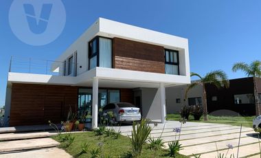 Casa en venta - Barrio Terralagos, Canning