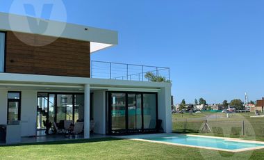 Casa en venta - Barrio Terralagos, Canning