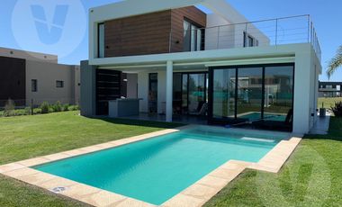 Casa en venta - Barrio Terralagos, Canning
