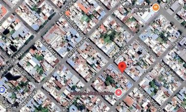 Casa en venta - 3 dormitorios 1 baño - cochera - 433mts2 - Azul