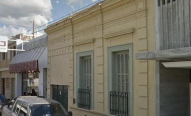 Casa en venta - 3 dormitorios 1 baño - cochera - 433mts2 - Azul