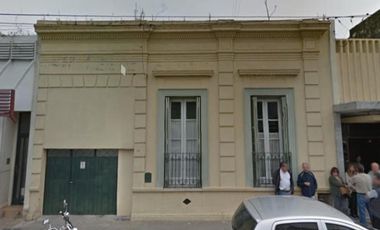 Casa en venta - 3 dormitorios 1 baño - cochera - 433mts2 - Azul