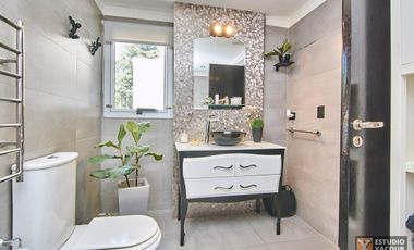 Casa venta - 2 dormitorios 3 baños - Cochera - Pileta - 230mts2 - City Bell, La Plata