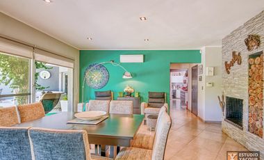 Casa venta - 2 dormitorios 3 baños - Cochera - Pileta - 230mts2 - City Bell, La Plata