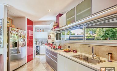 Casa venta - 2 dormitorios 3 baños - Cochera - Pileta - 230mts2 - City Bell, La Plata
